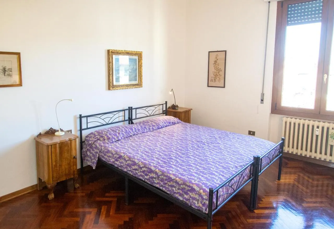 Lorena Flat Firenze Italy